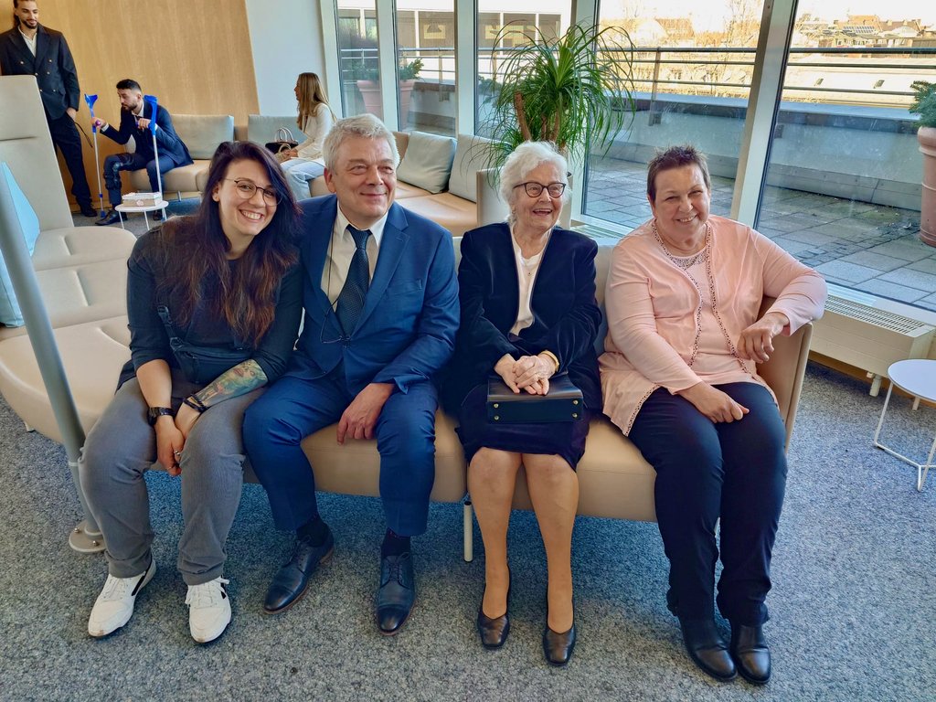 0b90d95b-773d-40a9-8dd7-b5a27cafe682